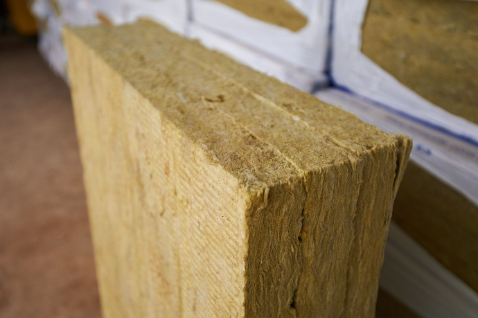 Isolant pour construction en ossature métal